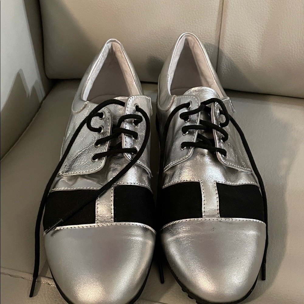Walter Genuin Italian Silver and Black Women's Shoes